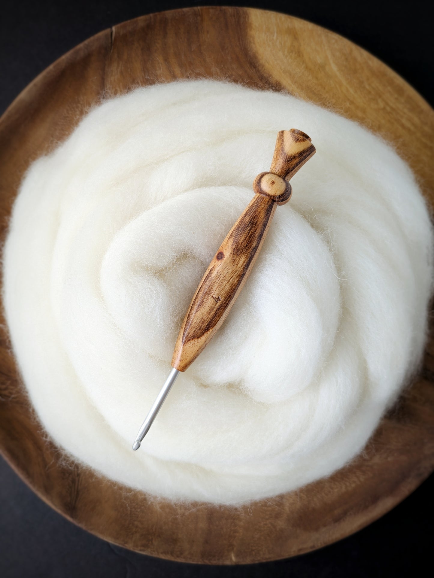 G 4mm Gonçalo Ergonomic Wood Crochet Hook