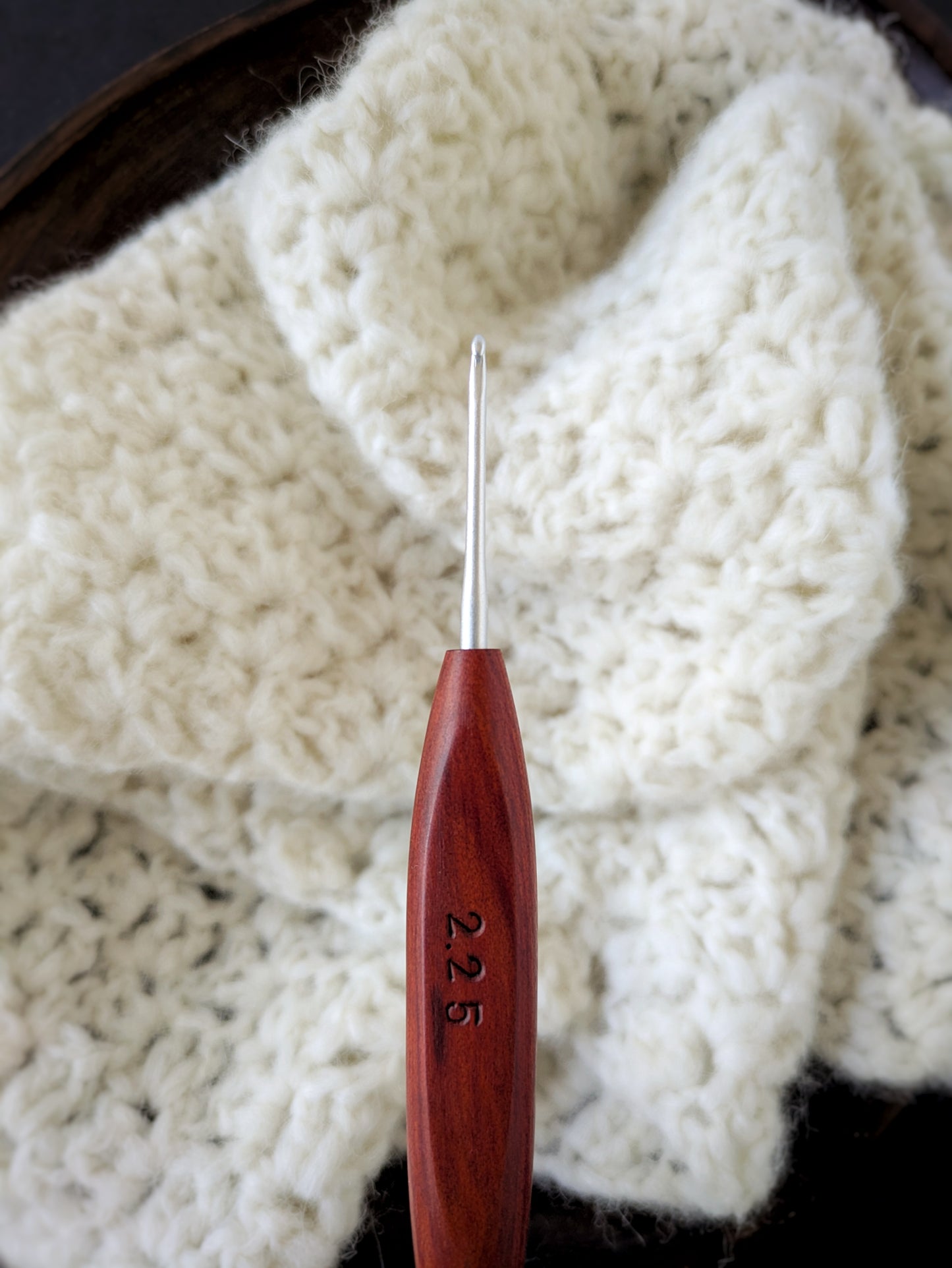 B 2.25mm Redheart Ergonomic Wood Crochet Hook