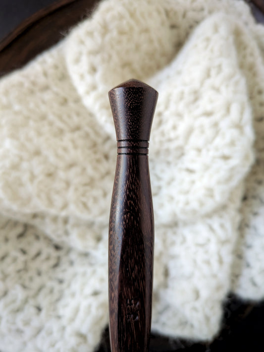 E 3.5mm Rosewood Ergonomic Wood Crochet Hook
