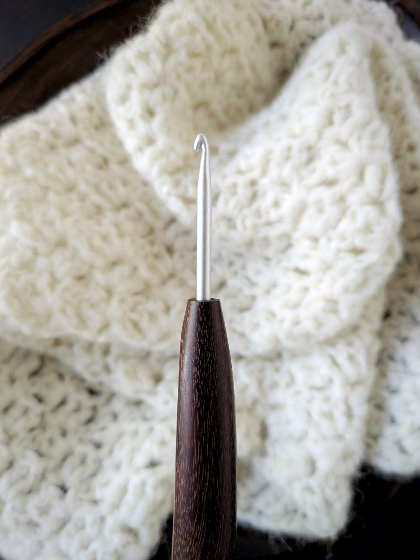 E 3.5mm Rosewood Ergonomic Wood Crochet Hook