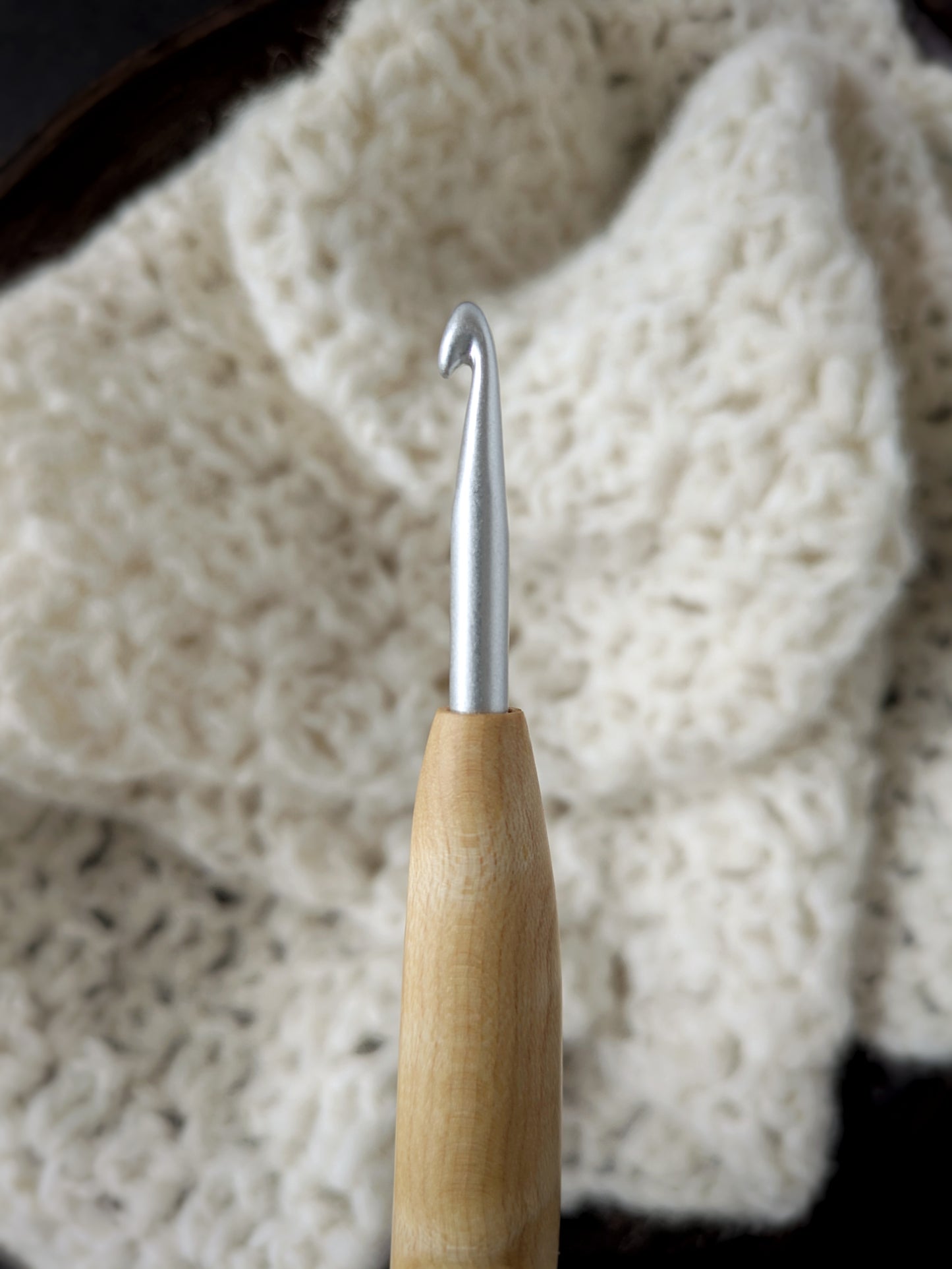 I 5.5mm Birdseye Maple Ergonomic Wood Crochet Hook
