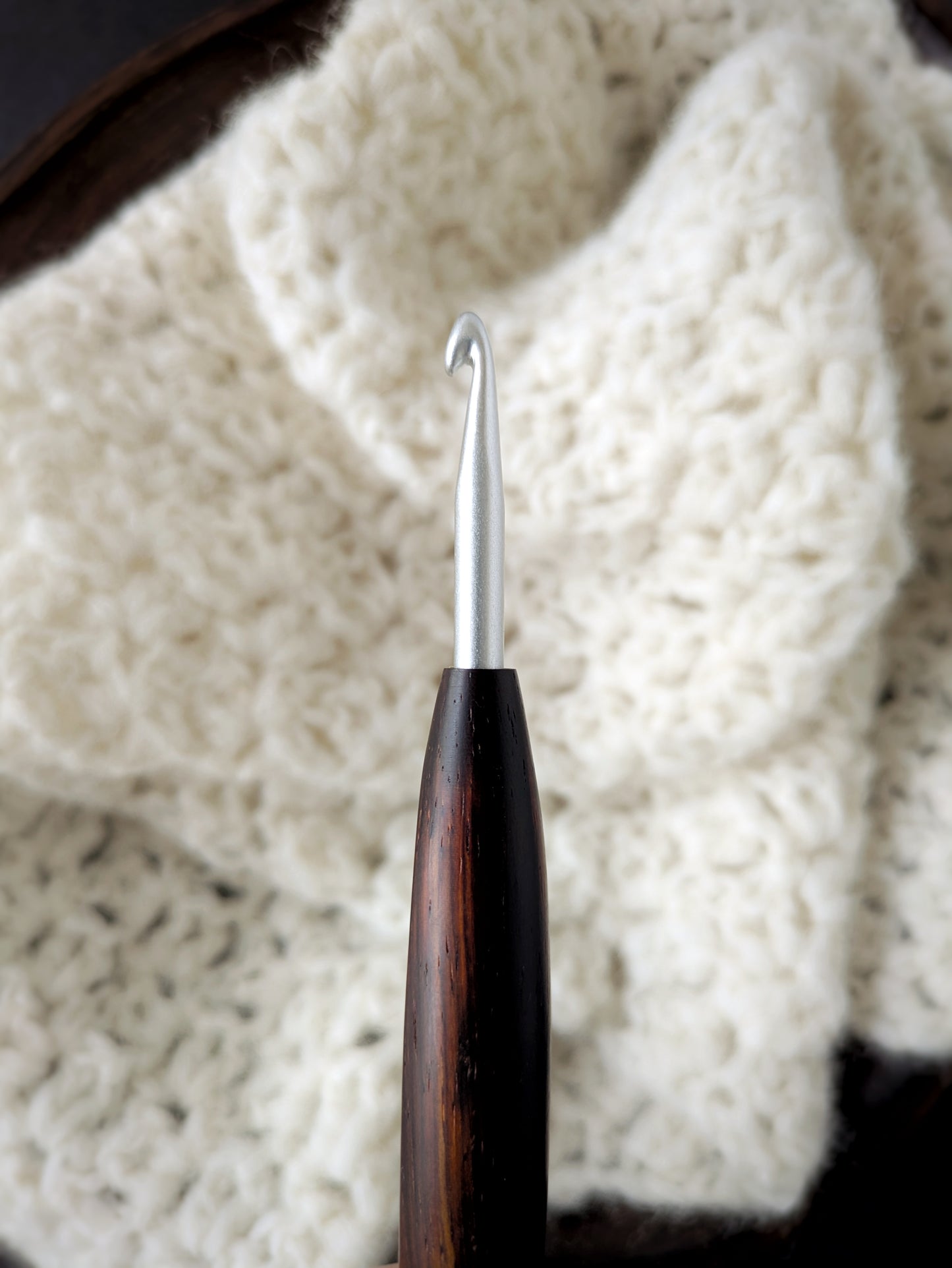 I 5.5mm Cocobolo Ergonomic Wood Crochet Hook