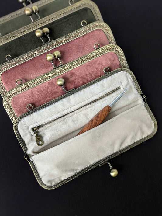 BACK IN STOCK 1/03/26 - The BQueen Hook Clutch