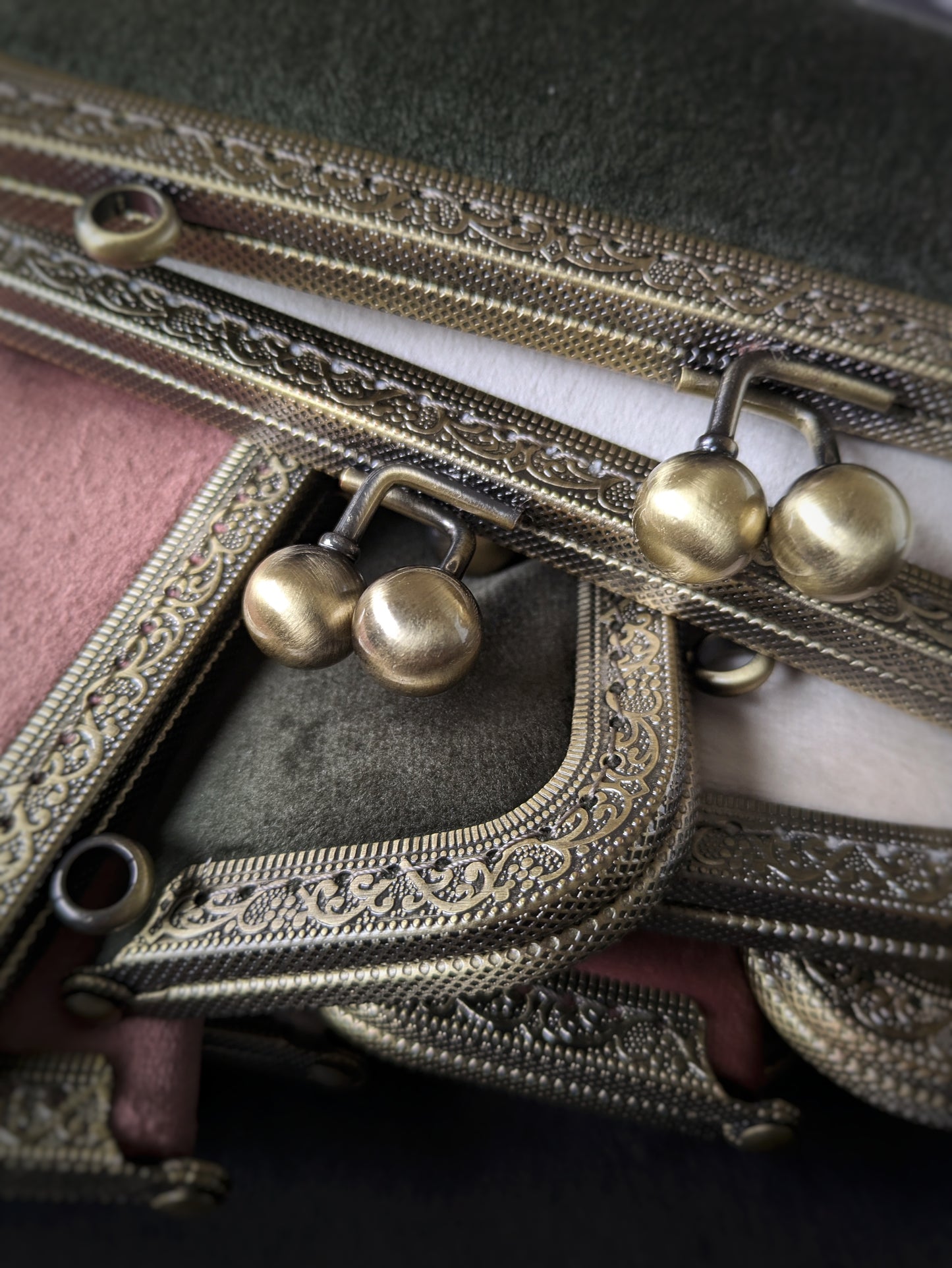 The BQueen Hook Clutch