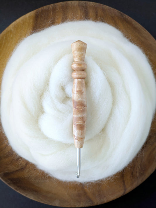 I 5.5mm Birdseye Maple Ergonomic Wood Crochet Hook