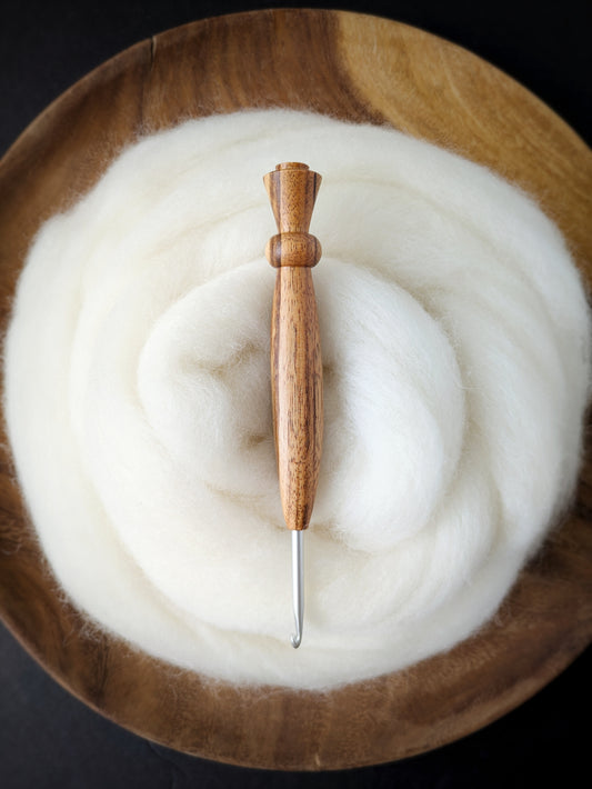 G 4mm Gonçalo Ergonomic Wood Crochet Hook