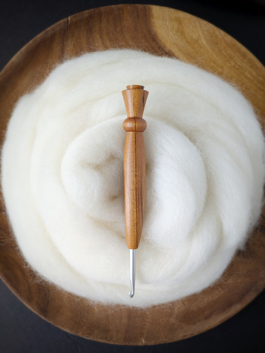 7 4.5mm Gonçalo Ergonomic Wood Crochet Hook