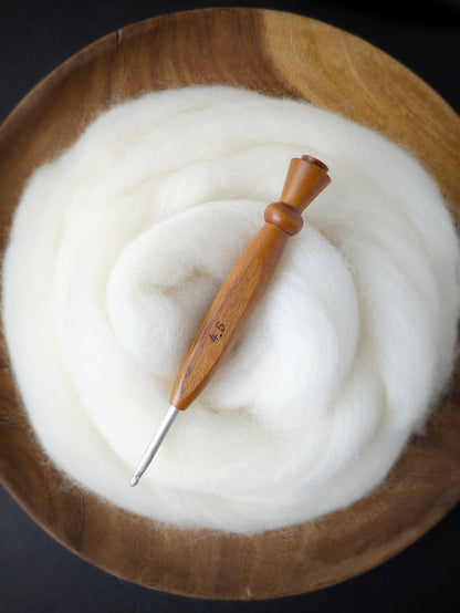7 4.5mm Gonçalo Ergonomic Wood Crochet Hook