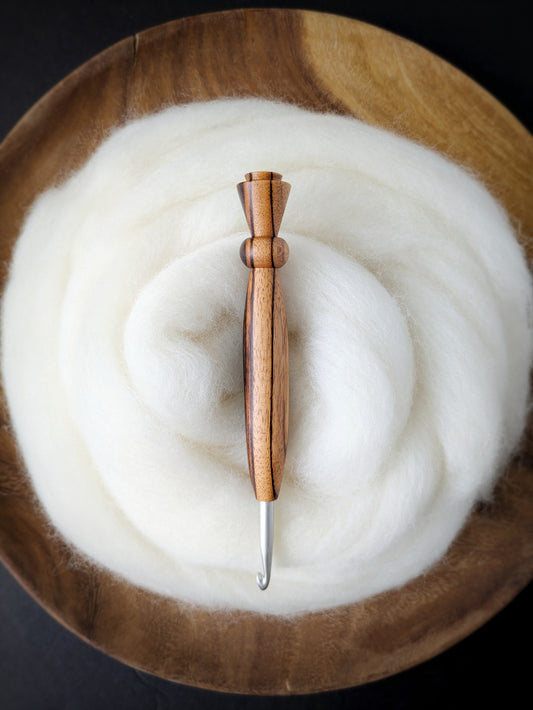 I 5.5mm Gonçalo Ergonomic Wood Crochet Hook