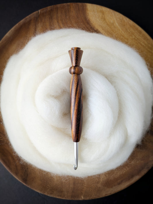 J 6mm Gonçalo Ergonomic Wood Crochet Hook
