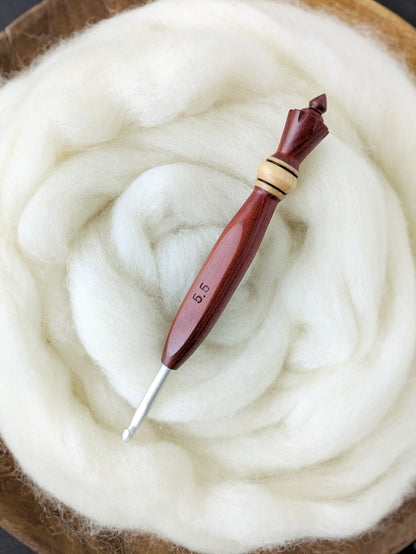 I 5.5mm Redheart + Maple Ergonomic Wood Crochet Hook
