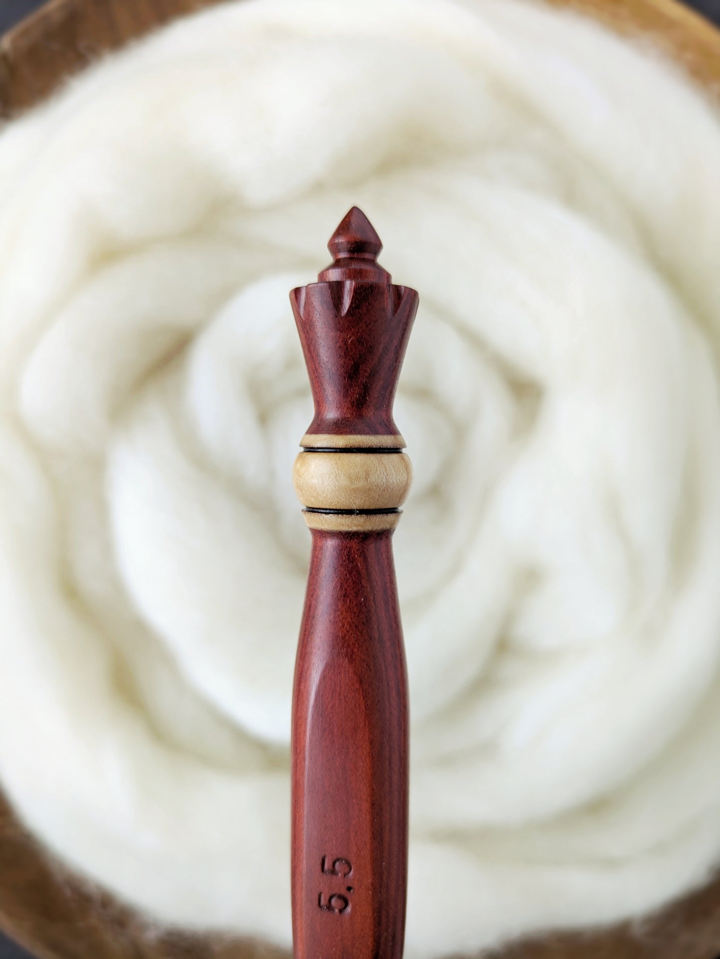 I 5.5mm Redheart + Maple Ergonomic Wood Crochet Hook