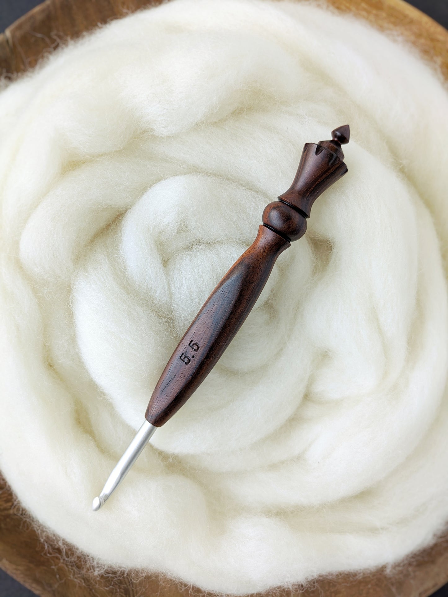 I 5.5mm Cocobolo Ergonomic Wood Crochet Hook