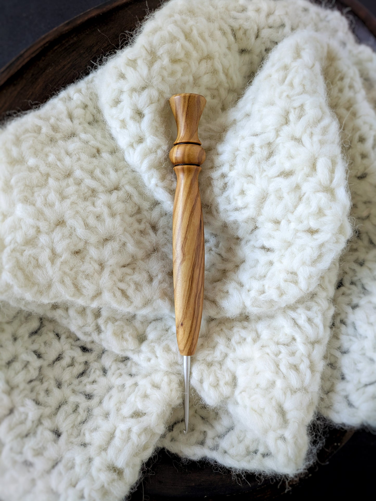 B 2.25mm Olivewood Ergonomic Wood Crochet Hook