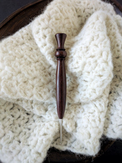 C 2.75mm Rosewood Ergonomic Wood Crochet Hook