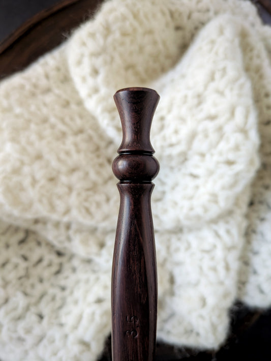 E 3.5mm Rosewood Ergonomic Wood Crochet Hook