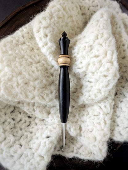 G 4mm Blackwood & Maple Ergonomic Wood Crochet Hook