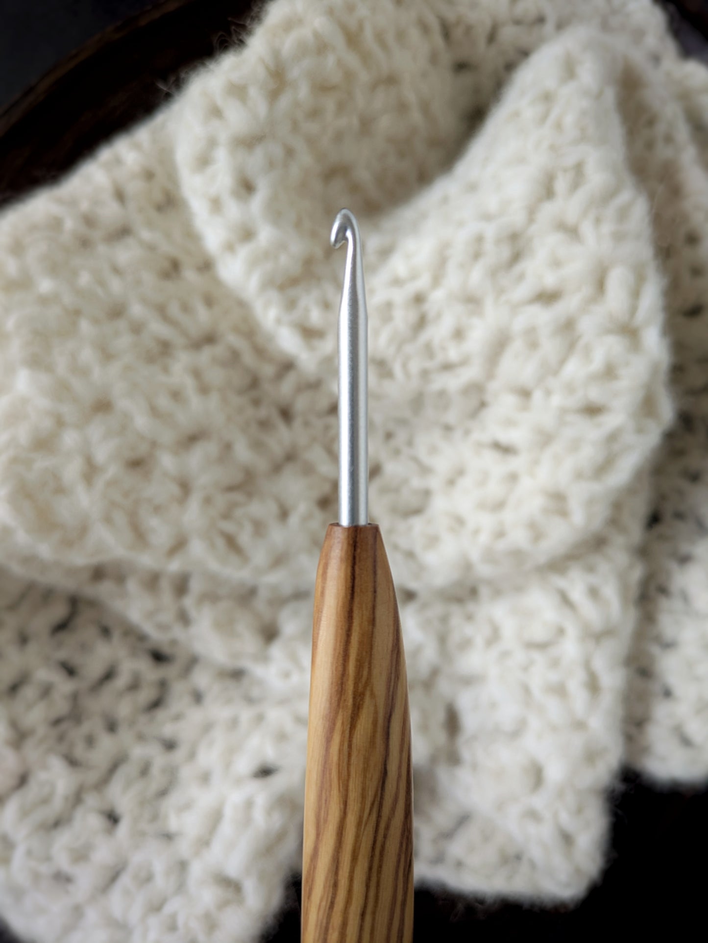 G 4mm Olivewood Ergonomic Wood Crochet Hook