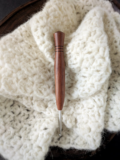 G 4mm Rosewood Ergonomic Wood Crochet Hook