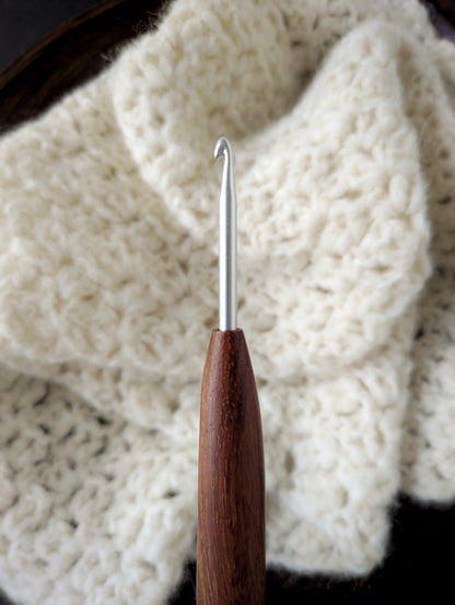 G 4mm Rosewood Ergonomic Wood Crochet Hook