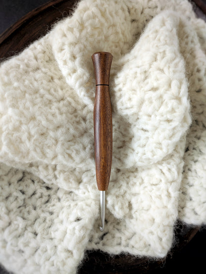 7 4.5mm Gonçalo Ergonomic Wood Crochet Hook