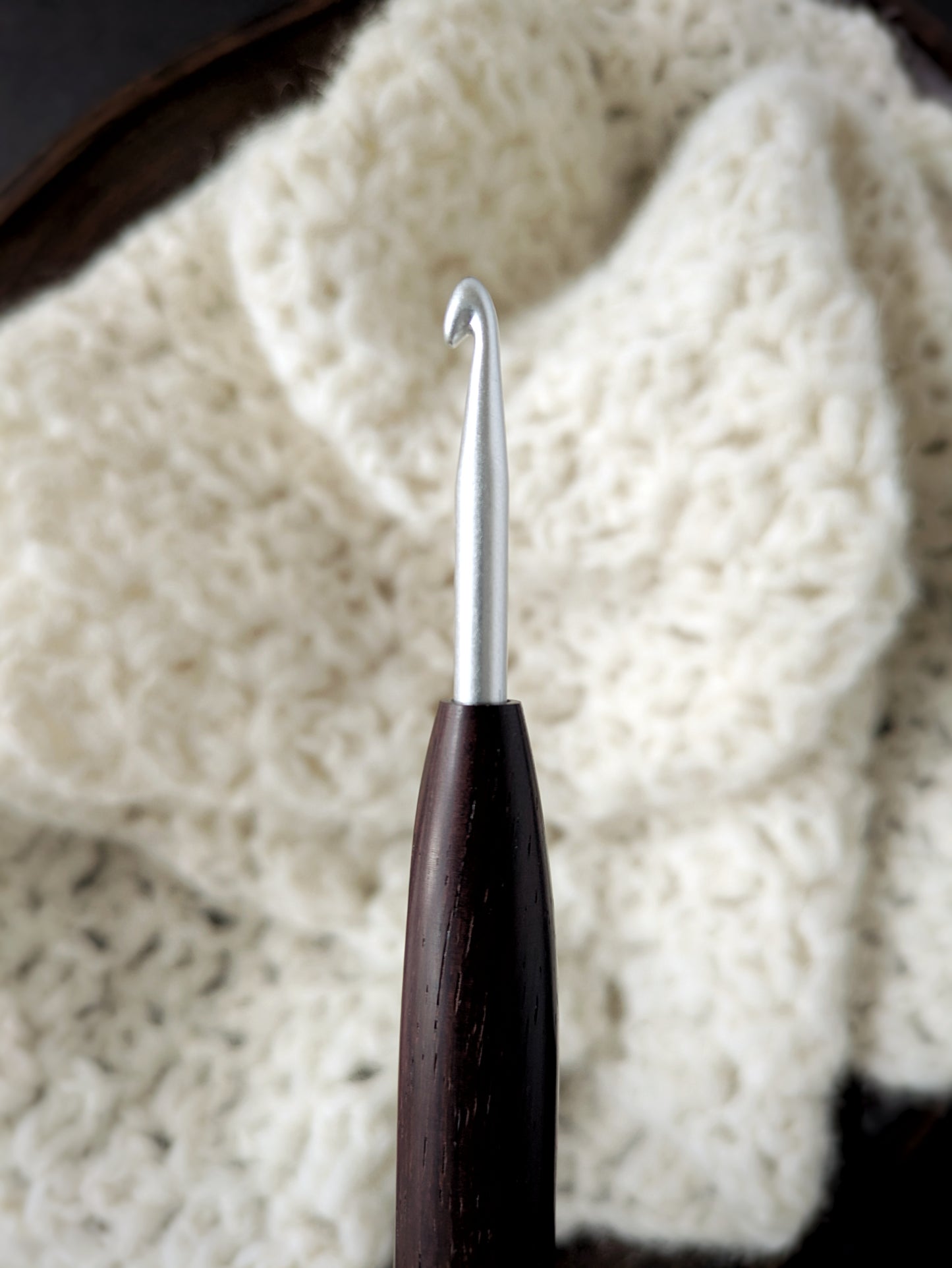 H 5mm Rosewood Ergonomic Wood Crochet Hook