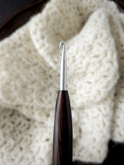H 5mm Cocobolo Ergonomic Wood Crochet Hook