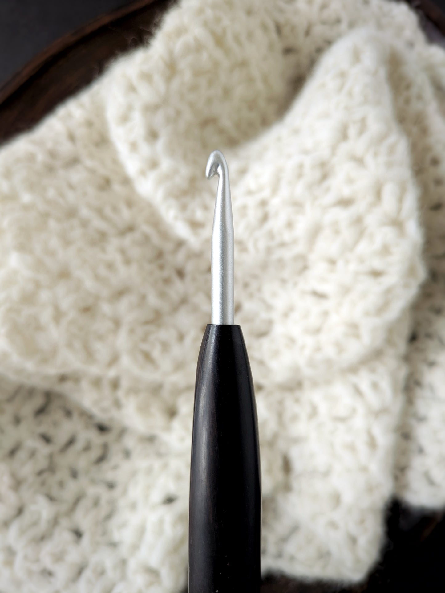 H 5mm Blackwood Ergonomic Wood Crochet Hook