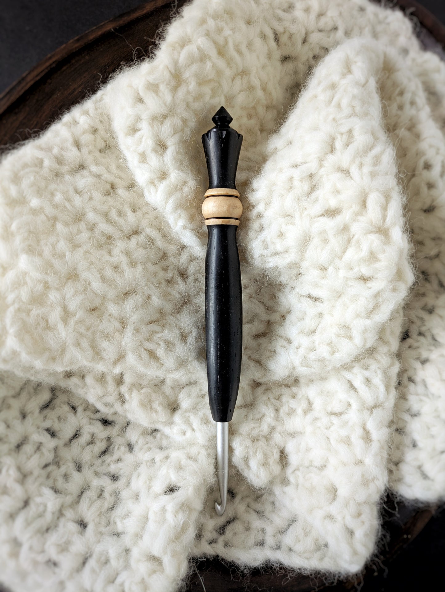 H 5mm Blackwood & Maple Ergonomic Wood Crochet Hook