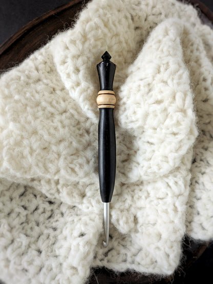 H 5mm Blackwood & Maple Ergonomic Wood Crochet Hook