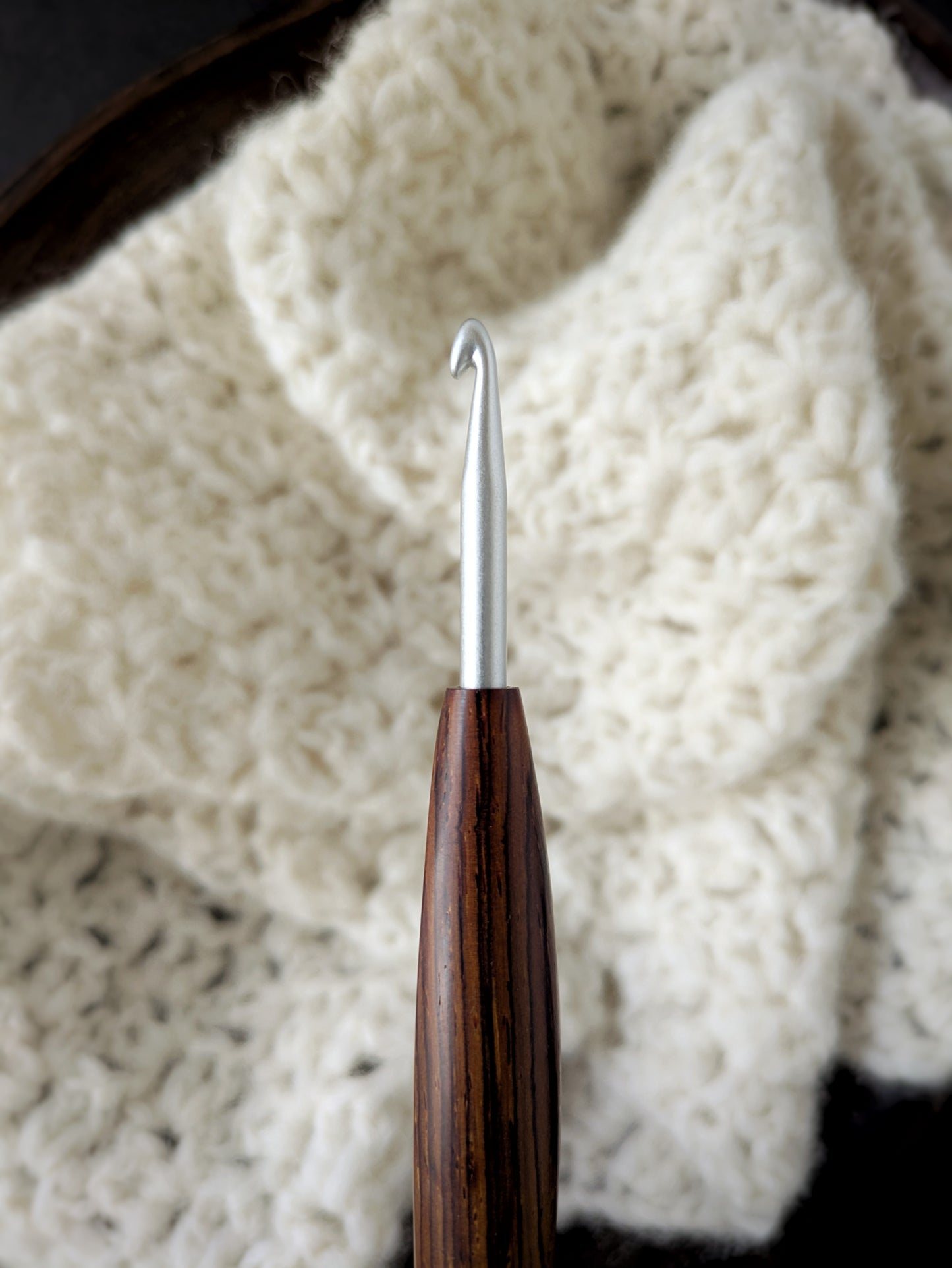 H 5mm Cocobolo Ergonomic Wood Crochet Hook