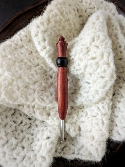 H 5mm Redheart & Blackwood Ergonomic Wood Crochet Hook