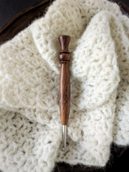 H 5mm Cocobolo Ergonomic Wood Crochet Hook