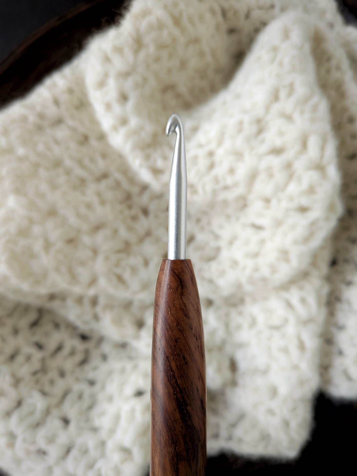 H 5mm Cocobolo Ergonomic Wood Crochet Hook
