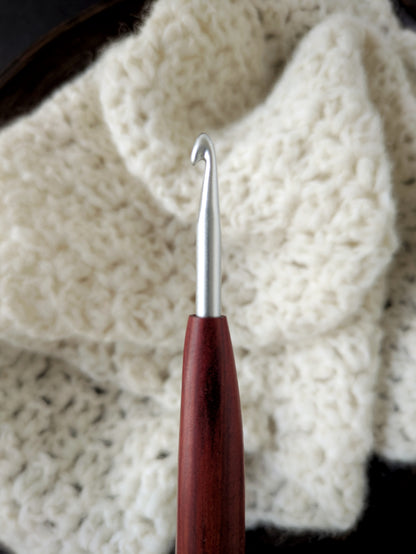 I 5.5mm Redheart Ergonomic Wood Crochet Hook