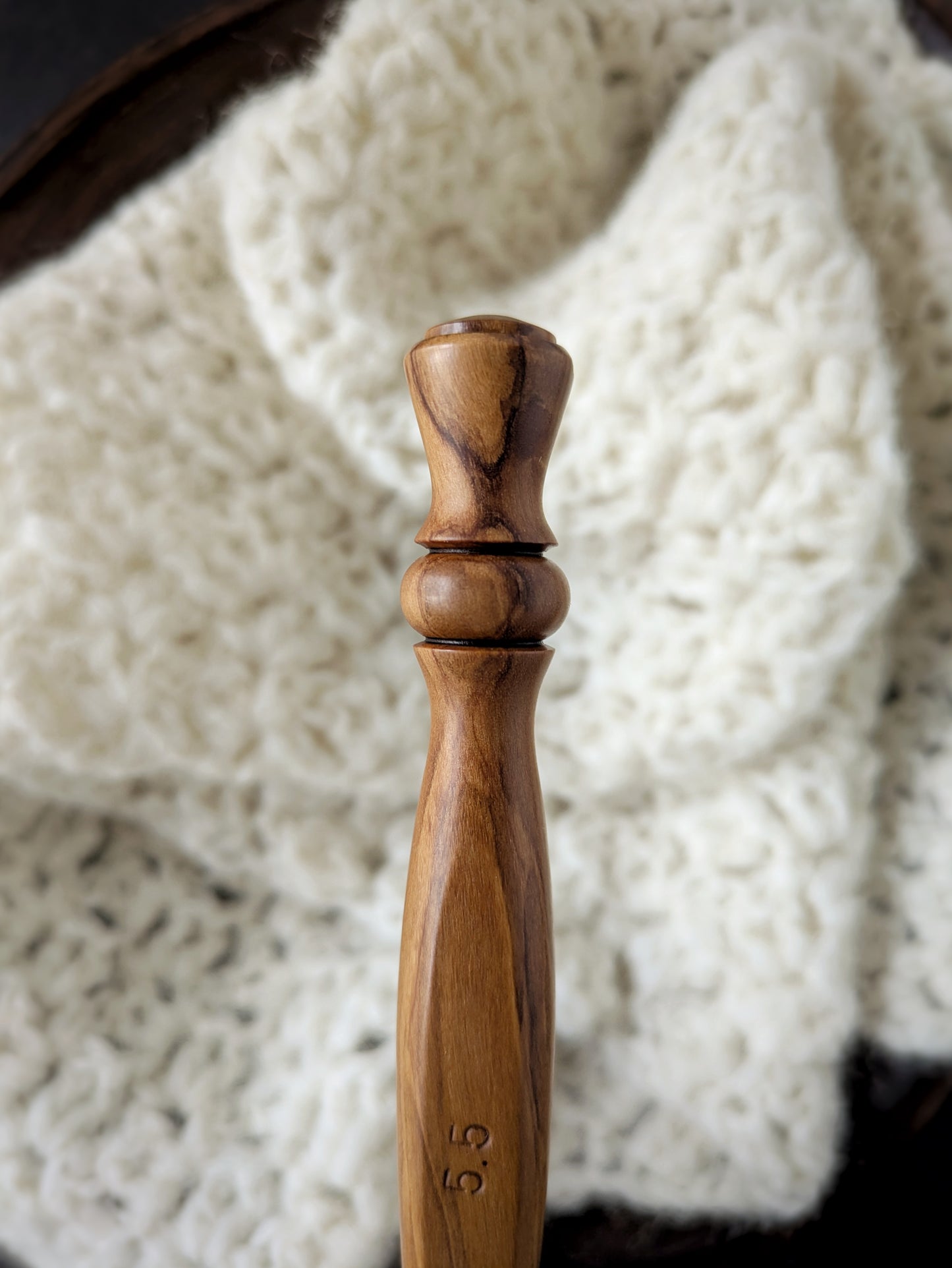 I 5.5mm Olivewood Ergonomic Wood Crochet Hook