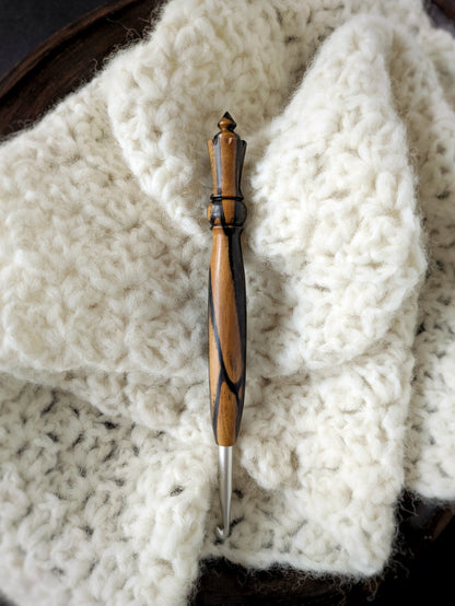 I 5.5mm Black & White Ebony Ergonomic Wood Crochet Hook