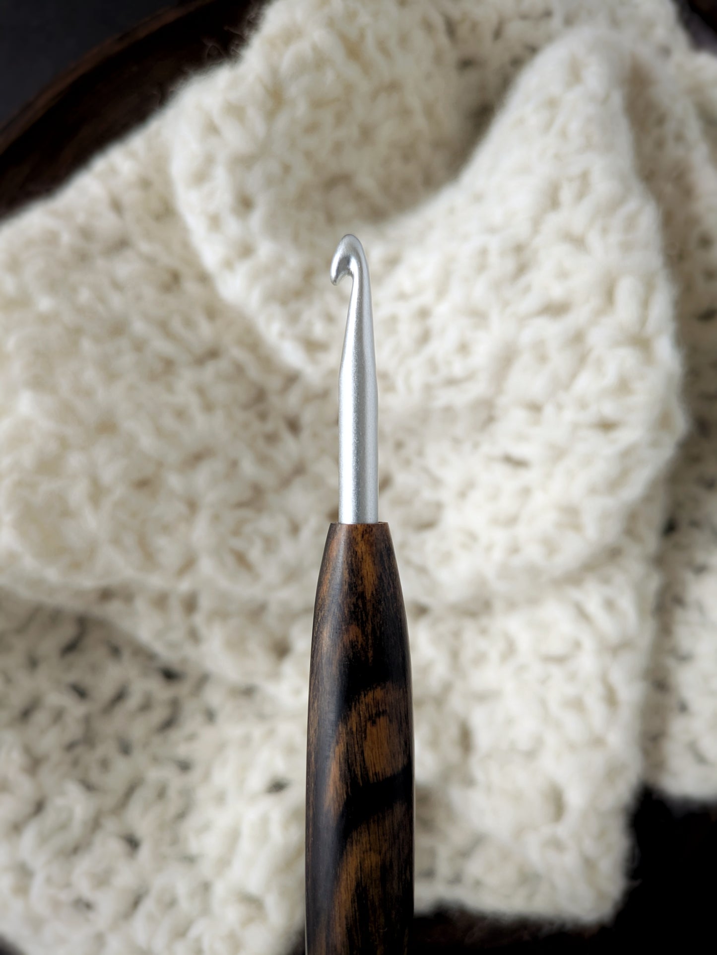 I 5.5mm Black & White Ebony Ergonomic Wood Crochet Hook