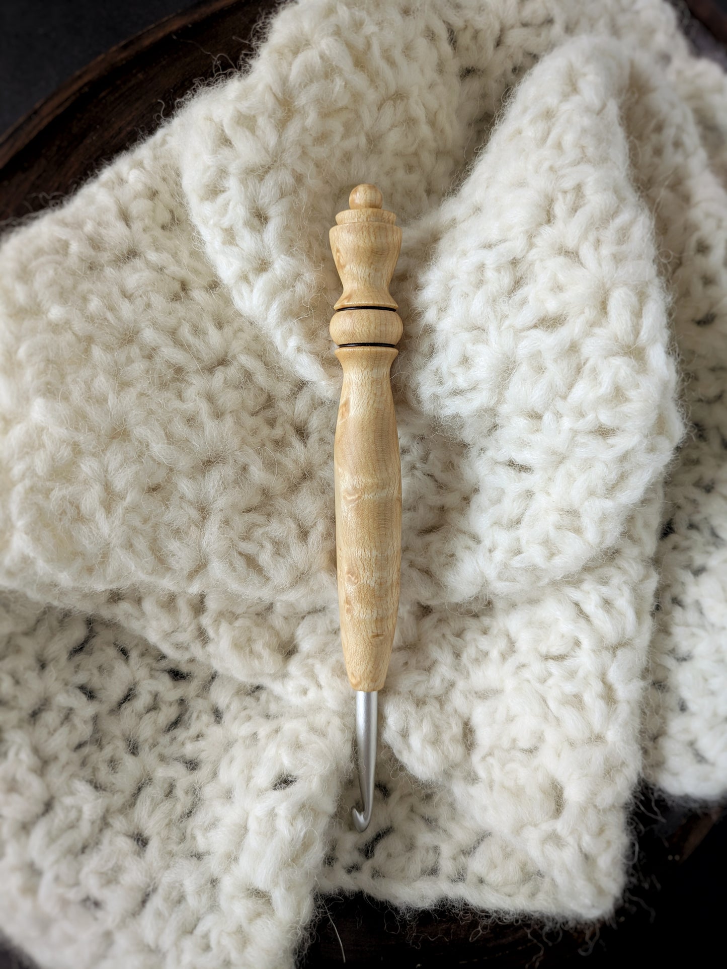 I 5.5mm Birdseye Maple Ergonomic Wood Crochet Hook