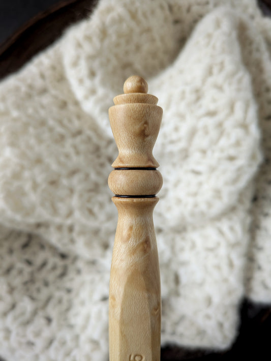 I 5.5mm Birdseye Maple Ergonomic Wood Crochet Hook