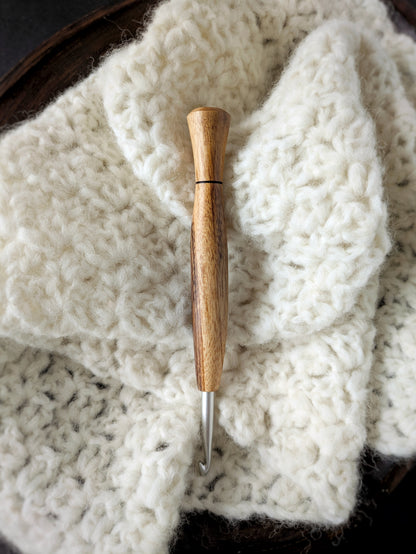 I 5.5mm Gonçalo Ergonomic Wood Crochet Hook
