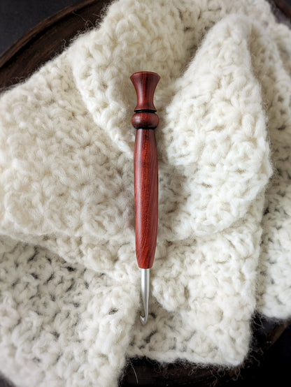 I 5.5mm Redheart Ergonomic Wood Crochet Hook