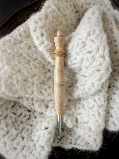 I 5.5mm Birdseye Maple Ergonomic Wood Crochet Hook