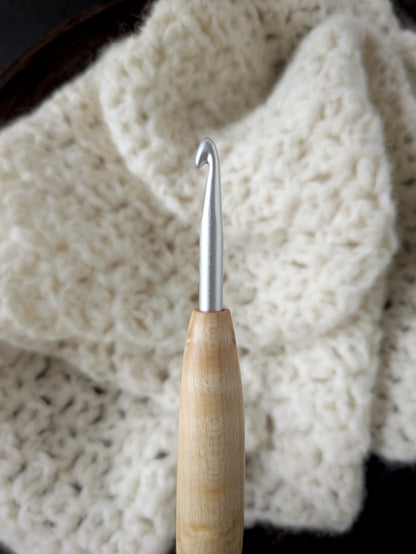I 5.5mm Birdseye Maple Ergonomic Wood Crochet Hook