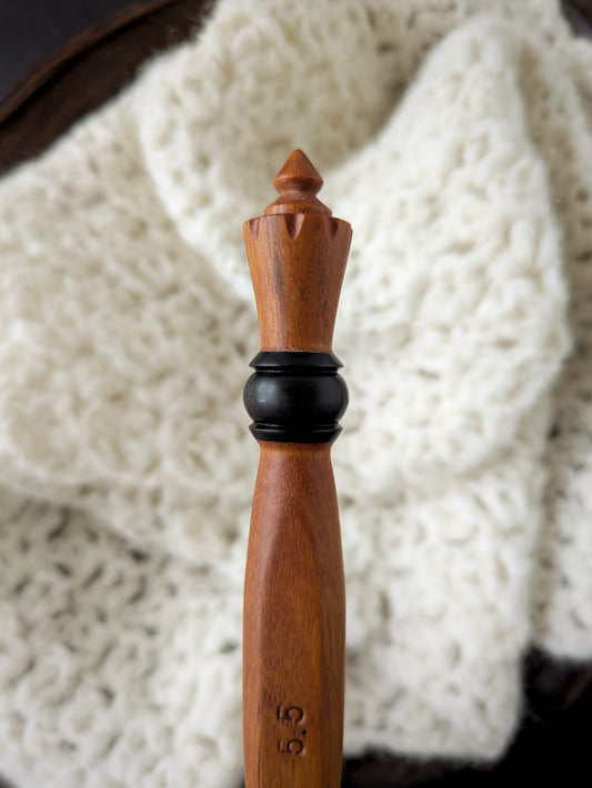 I 5.5mm Orangeheart & Blackwood Ergonomic Wood Crochet Hook