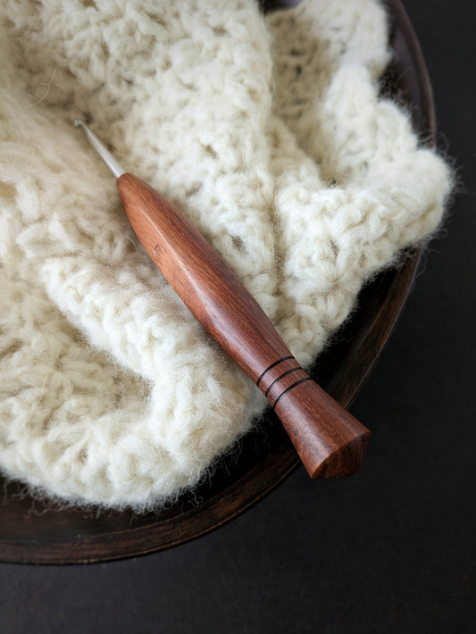 G 4mm Rosewood Ergonomic Wood Crochet Hook