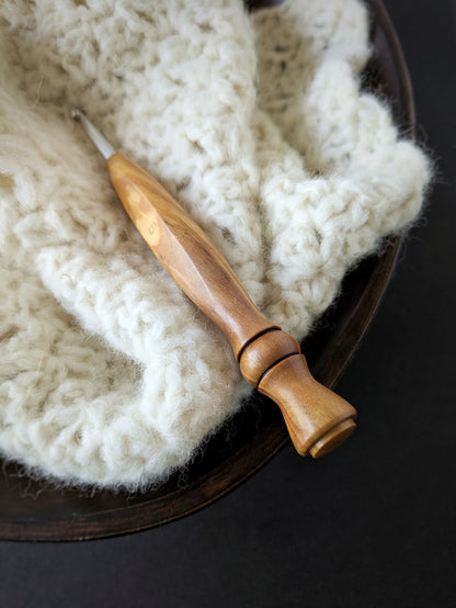 H 5mm Olivewood Ergonomic Wood Crochet Hook