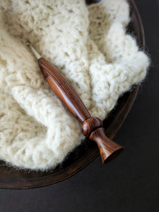 H 5mm Cocobolo Ergonomic Wood Crochet Hook