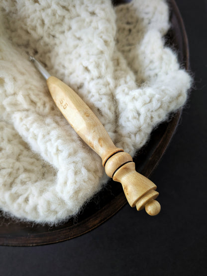 I 5.5mm Birdseye Maple Ergonomic Wood Crochet Hook