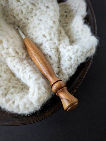 I 5.5mm Olivewood Ergonomic Wood Crochet Hook